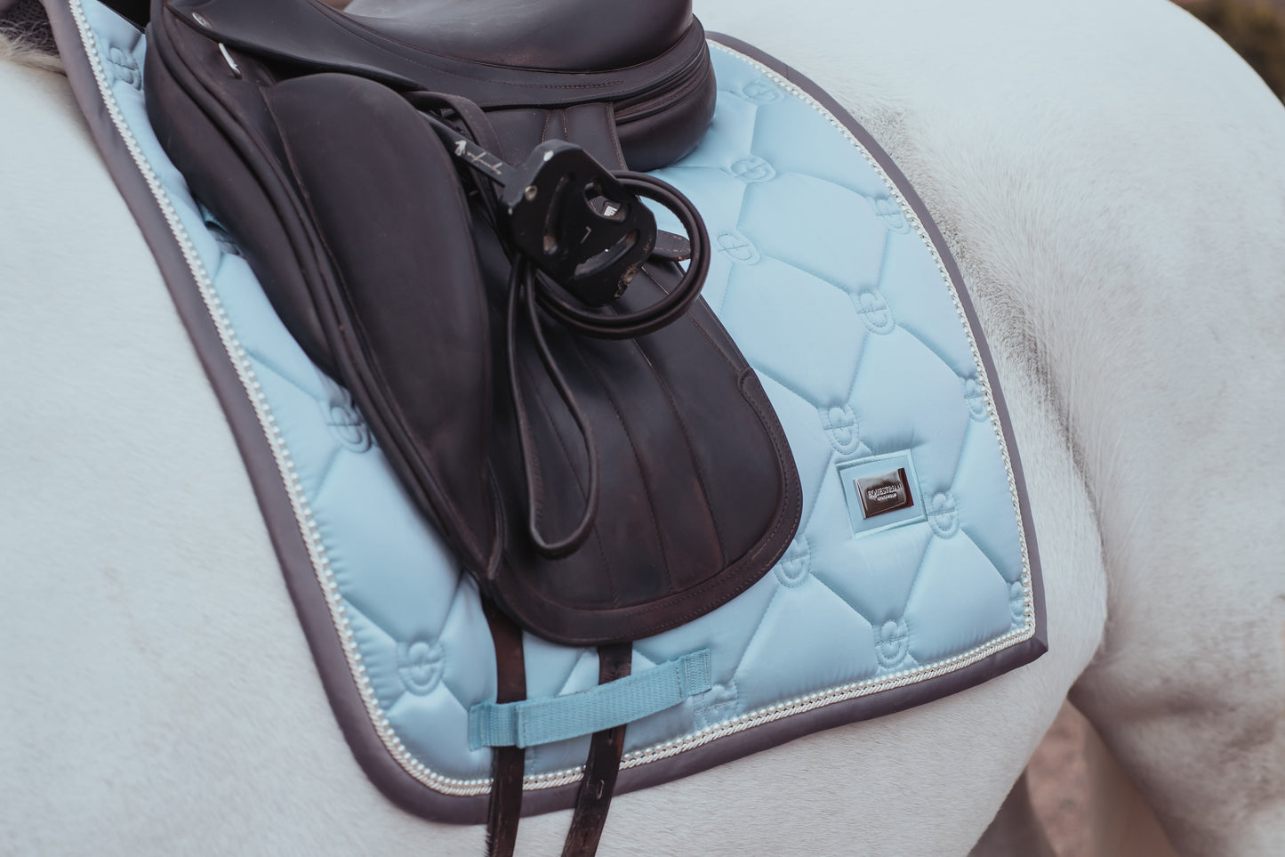 Equestrian Stockholm - Ice Blue Pearl Dressage