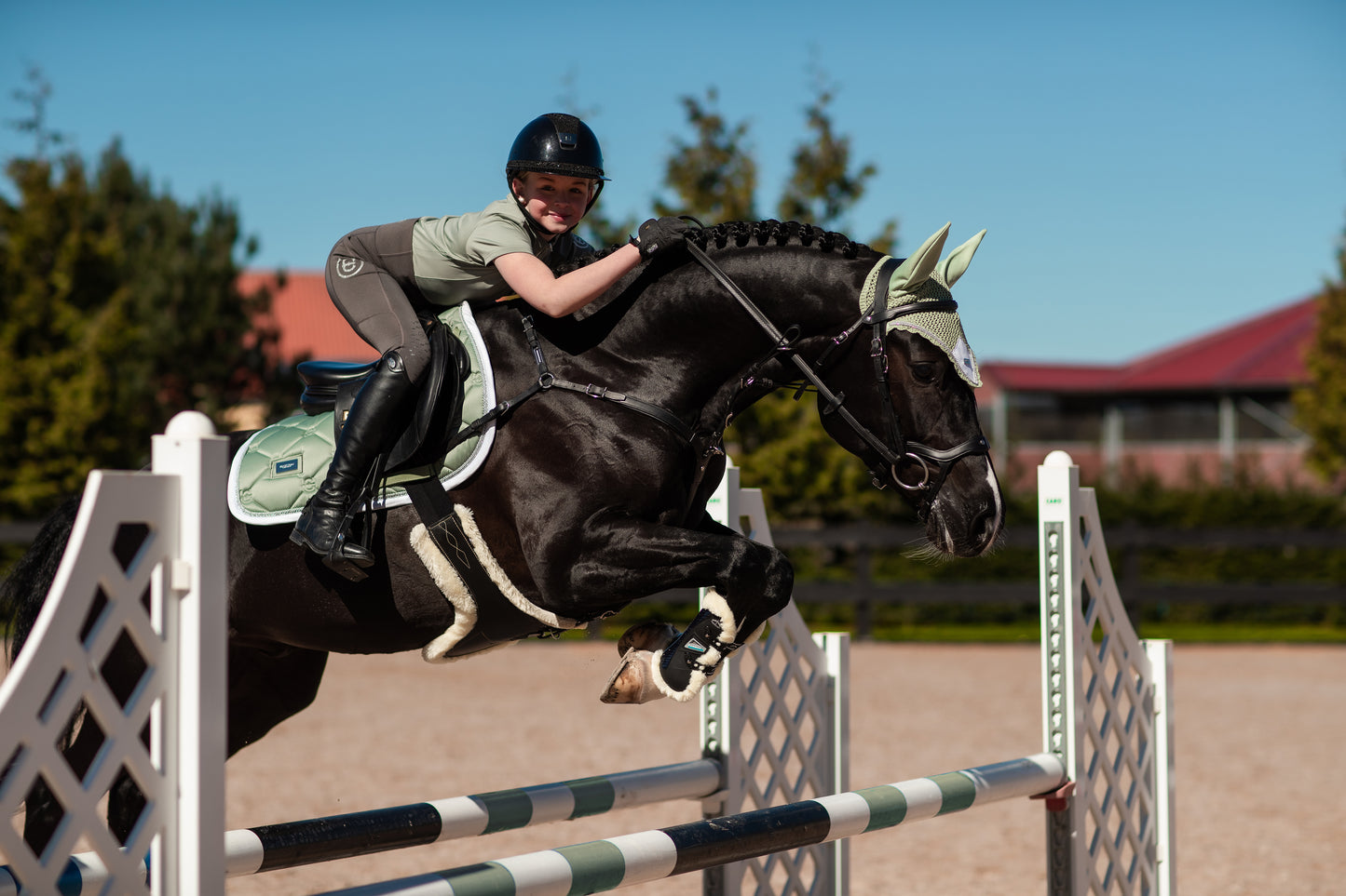 Equestrian Stockholm - Pistachio White Jump